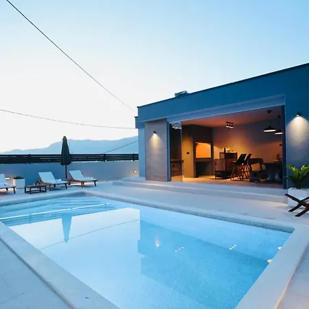 Tia Holiday home *